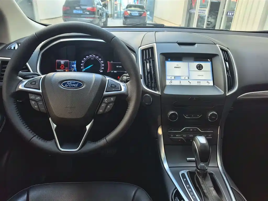 Ford Edge 2019 — фото 11