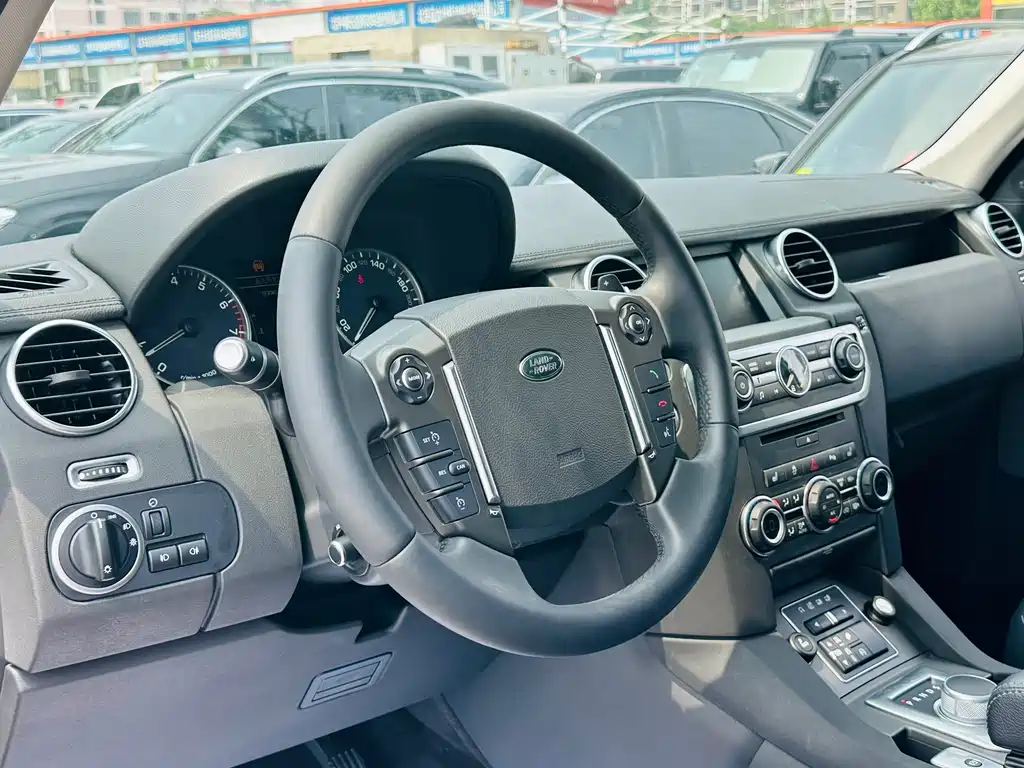 Land Rover Discovery 2016 — фото 8