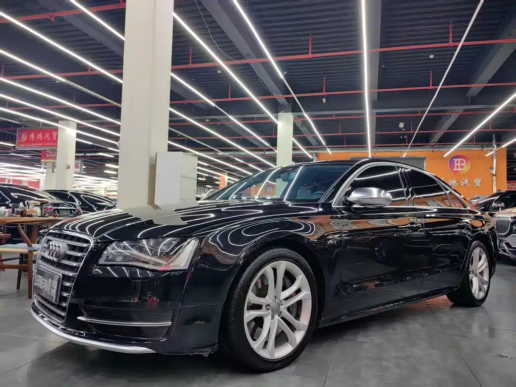 Audi S8 2014