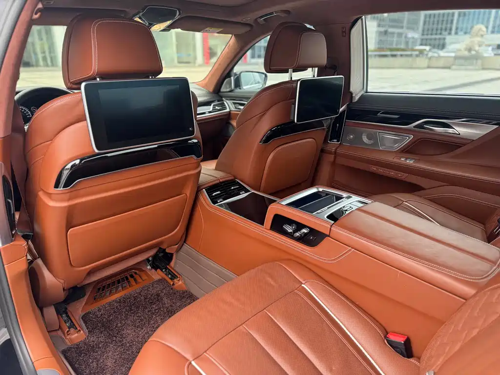 BMW 7 Series 2019 — фото 8