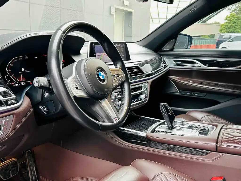 BMW 7 Series 2021 — фото 13