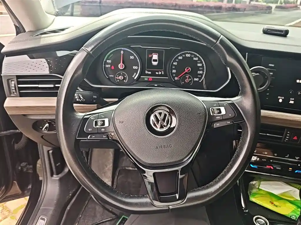 Volkswagen Passat New Energy 2020 — фото 11