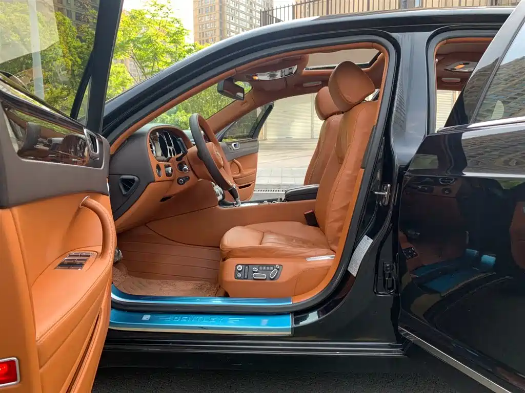 Bentley Flying Spur 2012 — фото 16