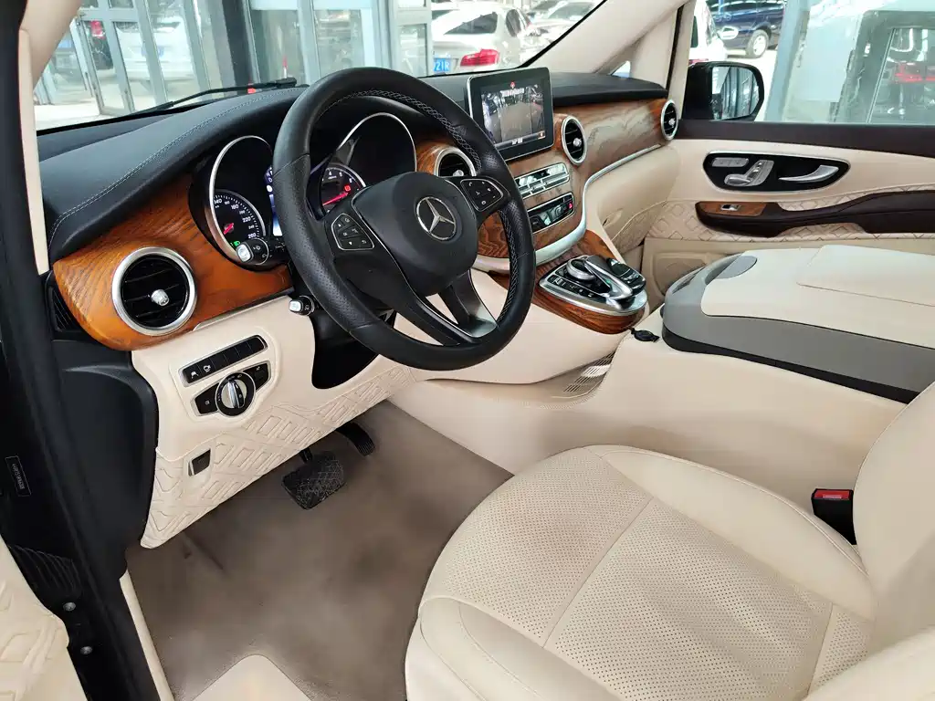 Mercedes-Benz V-Class 2019 — фото 13