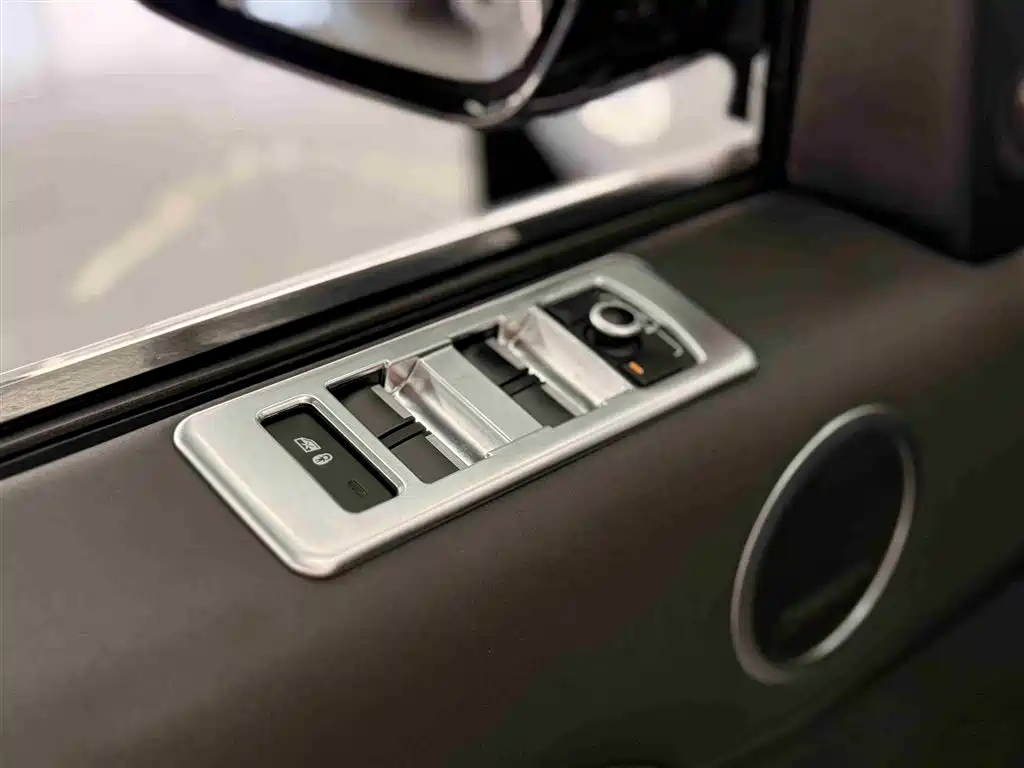 Land Rover Discovery 2020 — фото 17