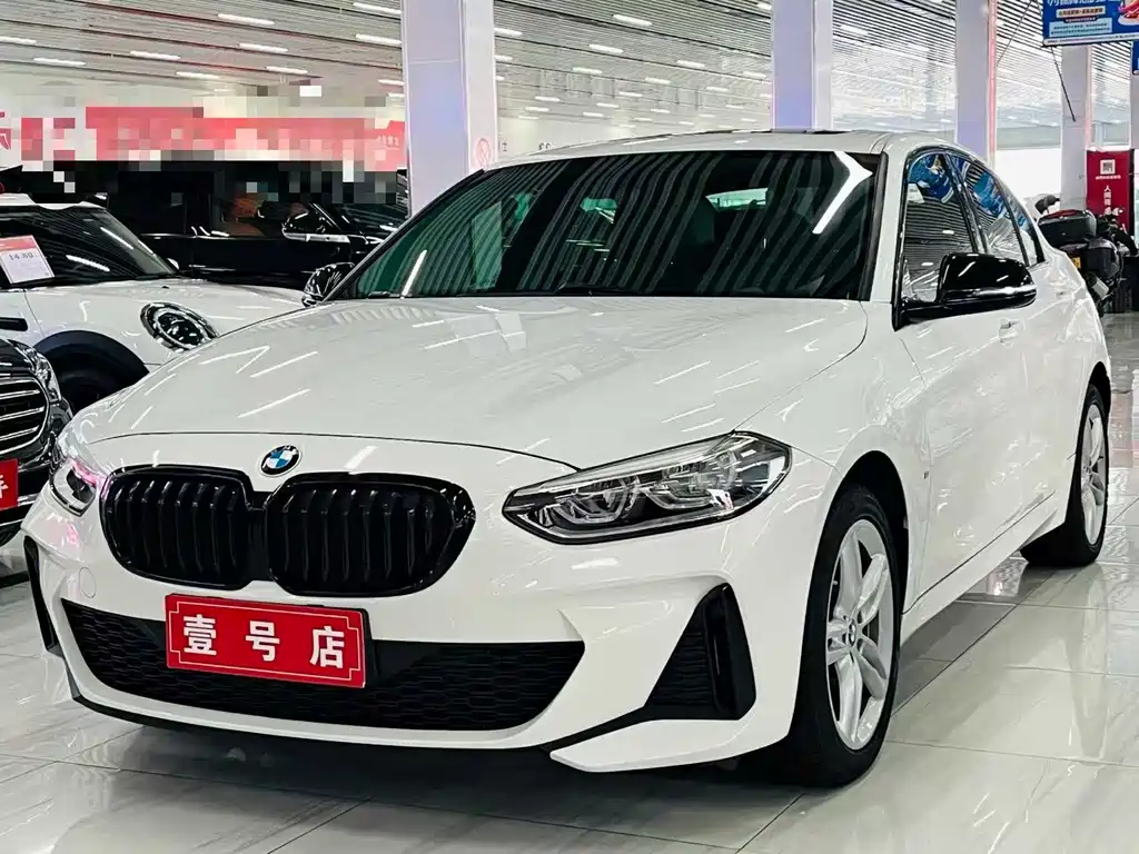 BMW 1 Series 2022 — фото 1
