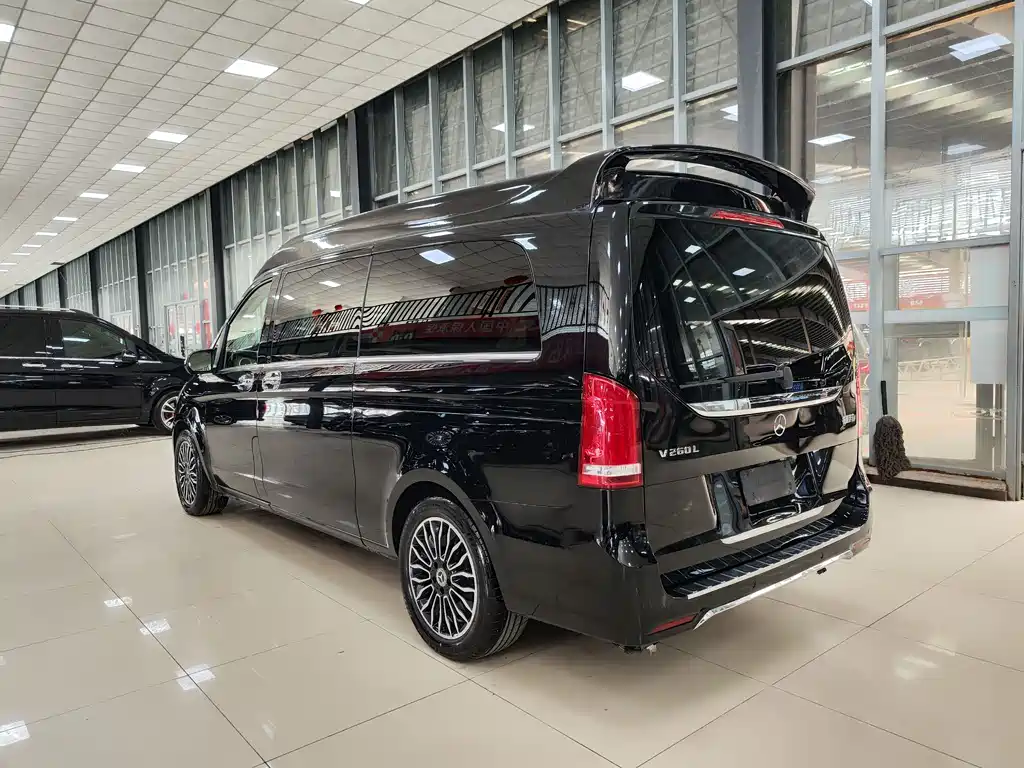Mercedes-Benz V-Class 2019 — фото 36