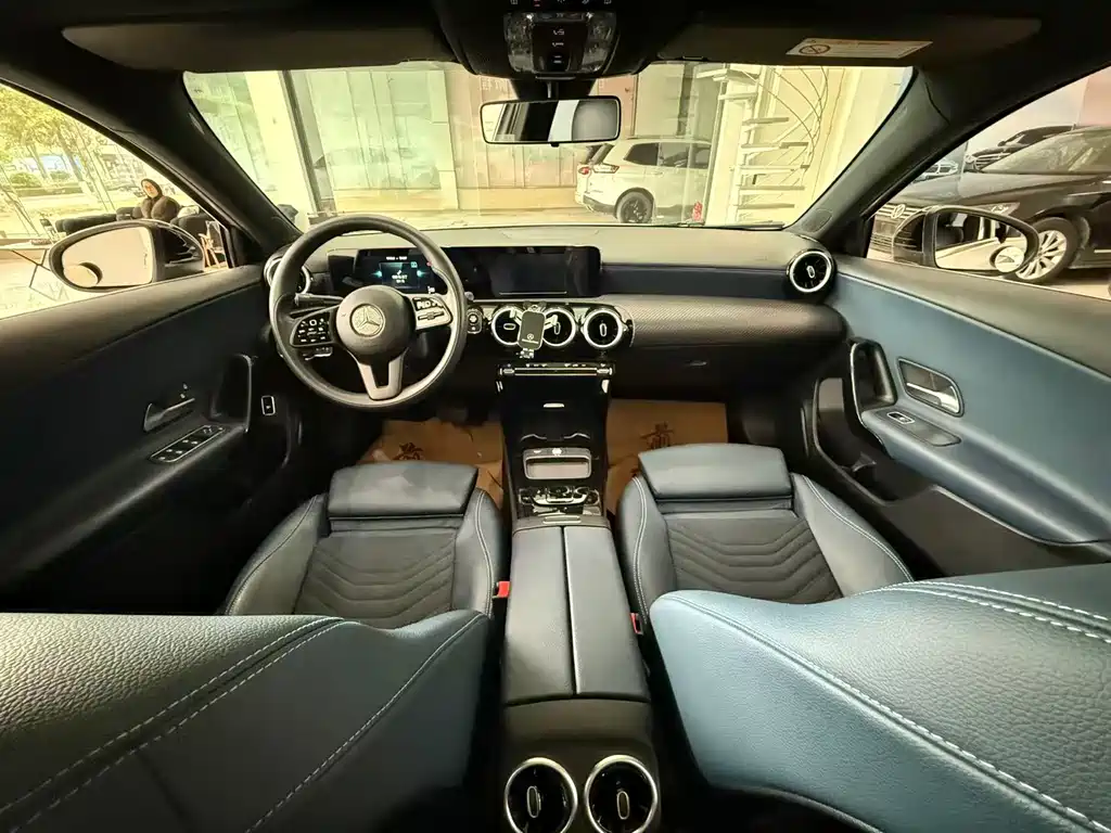 Mercedes-Benz A-Class 2020 — фото 11