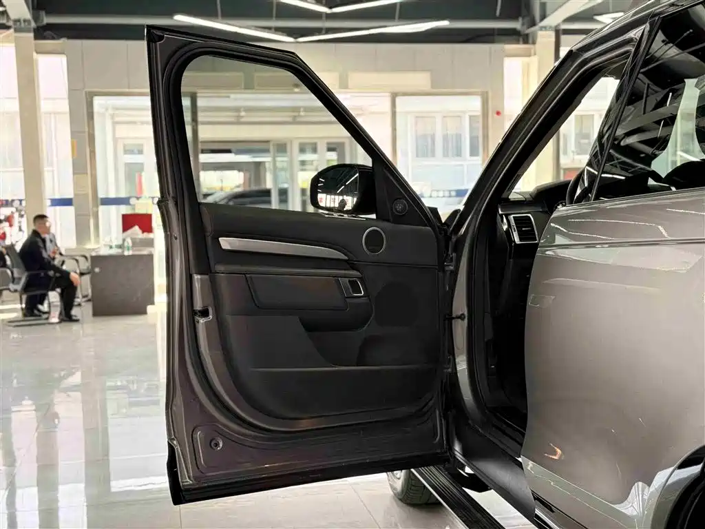 Land Rover Discovery 2020 — фото 16