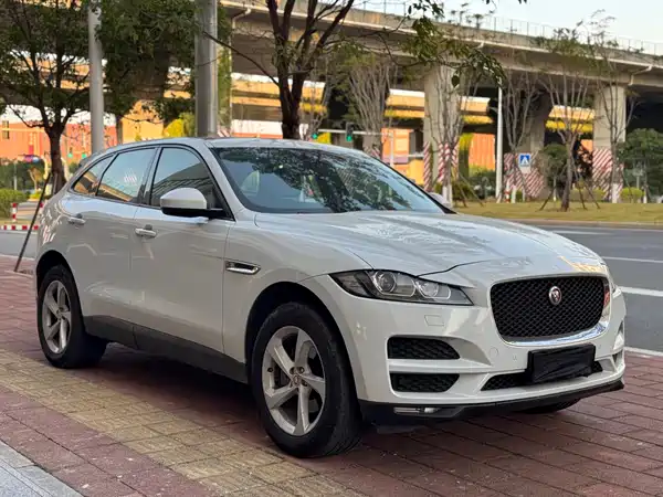 Jaguar F-PACE 2016
