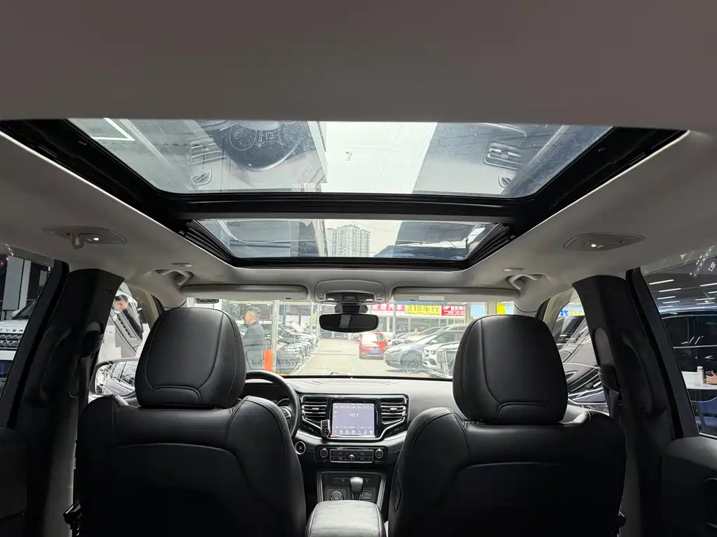 Jeep Commander 2019 — фото 17