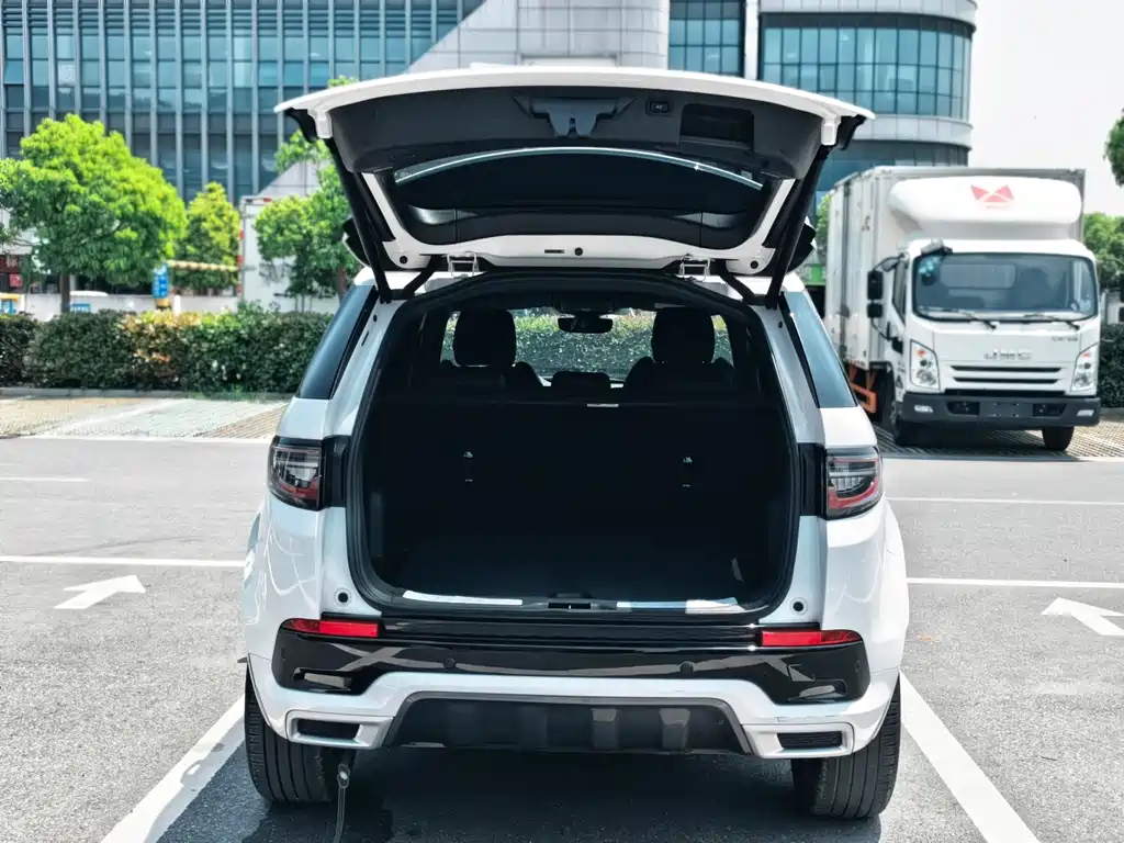 Land Rover Discovery Sport 2023 — фото 8