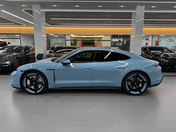 Porsche Taycan 2022