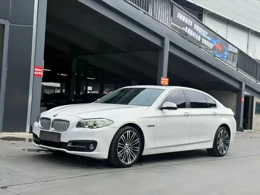 BMW 5 Series 2015 — фото 1