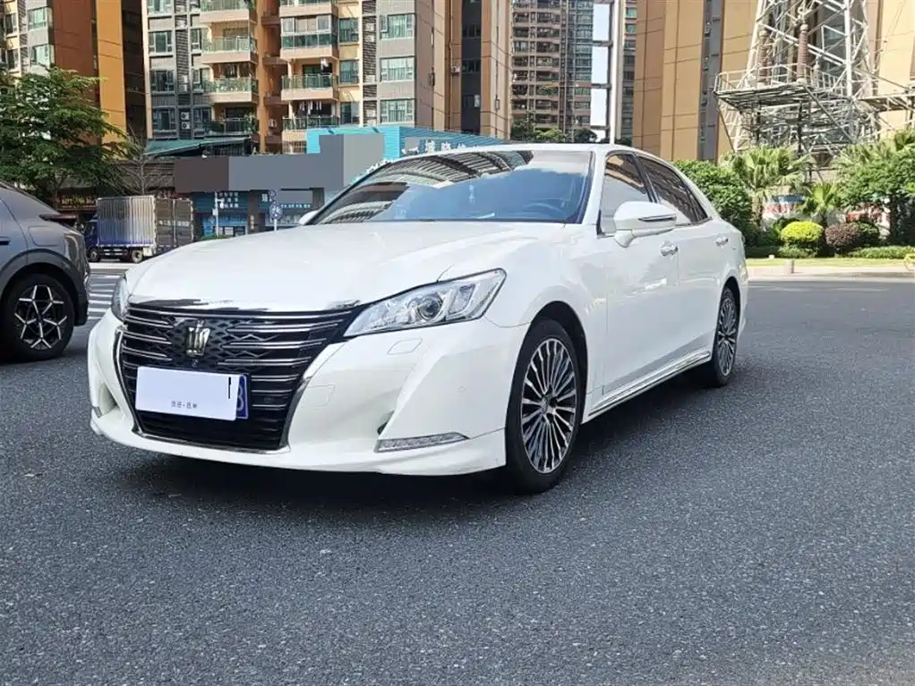Toyota Crown 2019 — фото 1