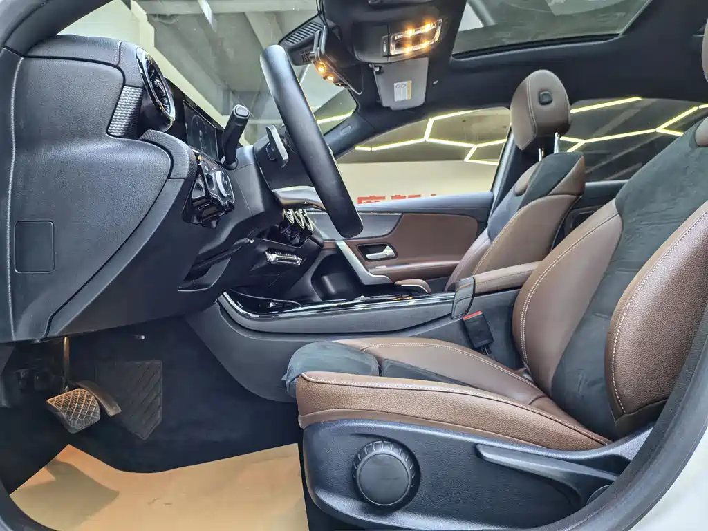 Mercedes-Benz A-Class 2019 — фото 11