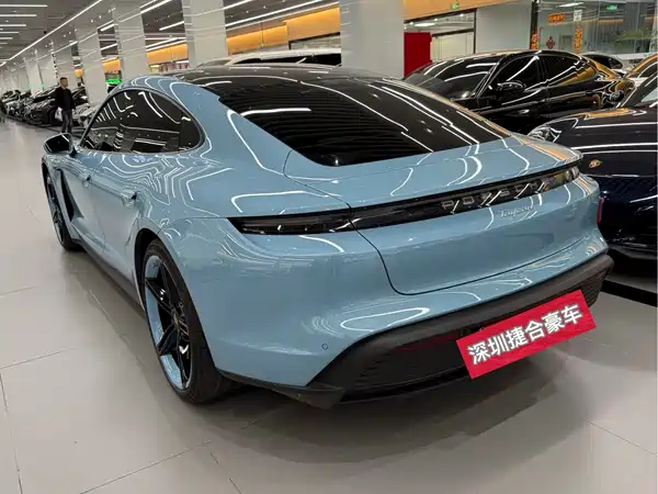 Porsche Taycan 2022