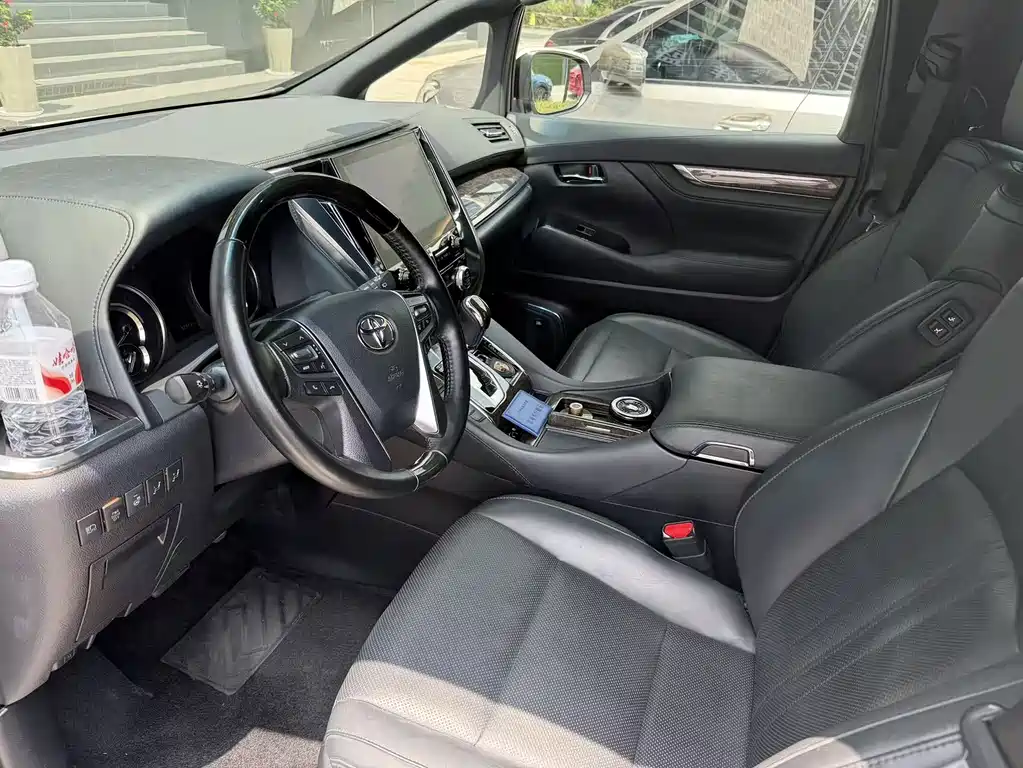 Toyota Vellfire 2023