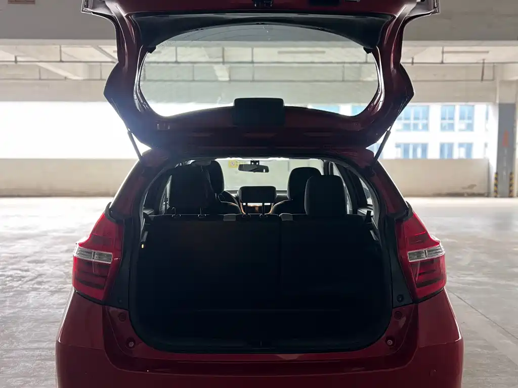 Toyota Yaris L 2020 — фото 19