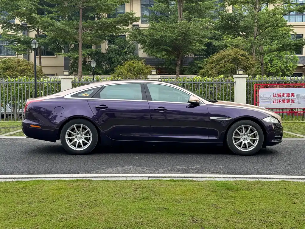 Jaguar XJ 2012 — фото 46