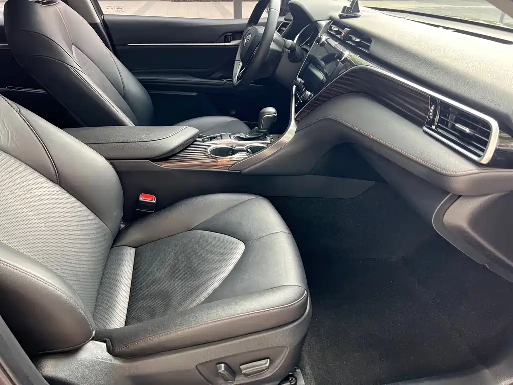 Toyota Camry 2019 — фото 11