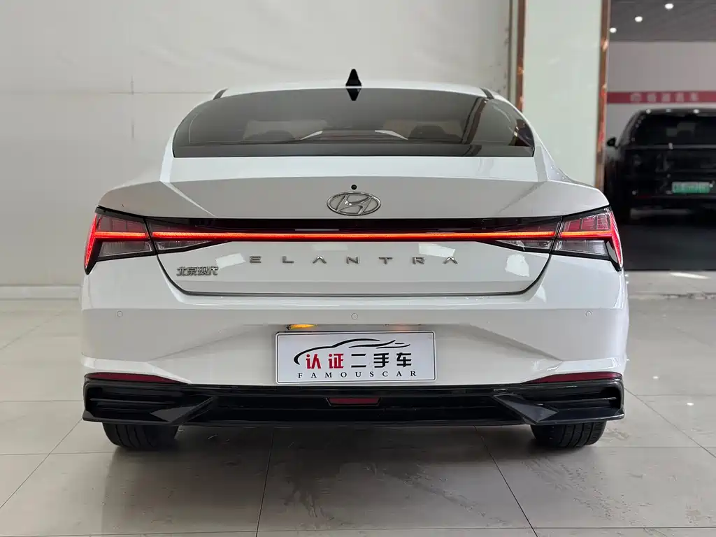 Hyundai Elantra 2022 — фото 16