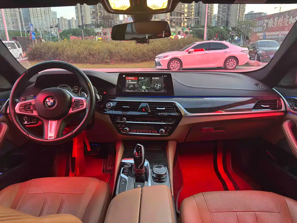 BMW 5 Series 2017 — фото 12