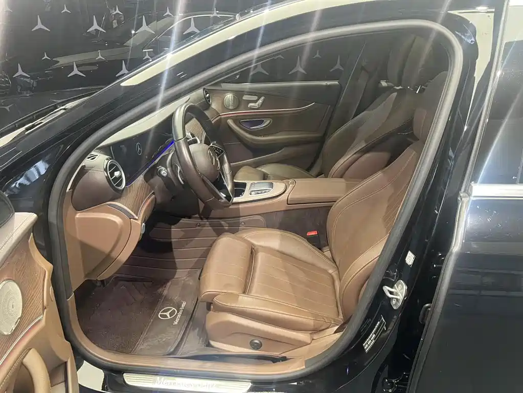 Mercedes-Benz E-Class 2022 — фото 16