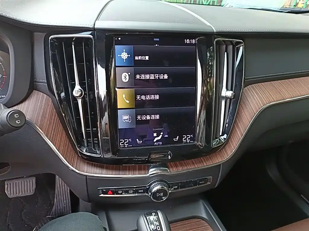 Volvo XC60 2020 — фото 13