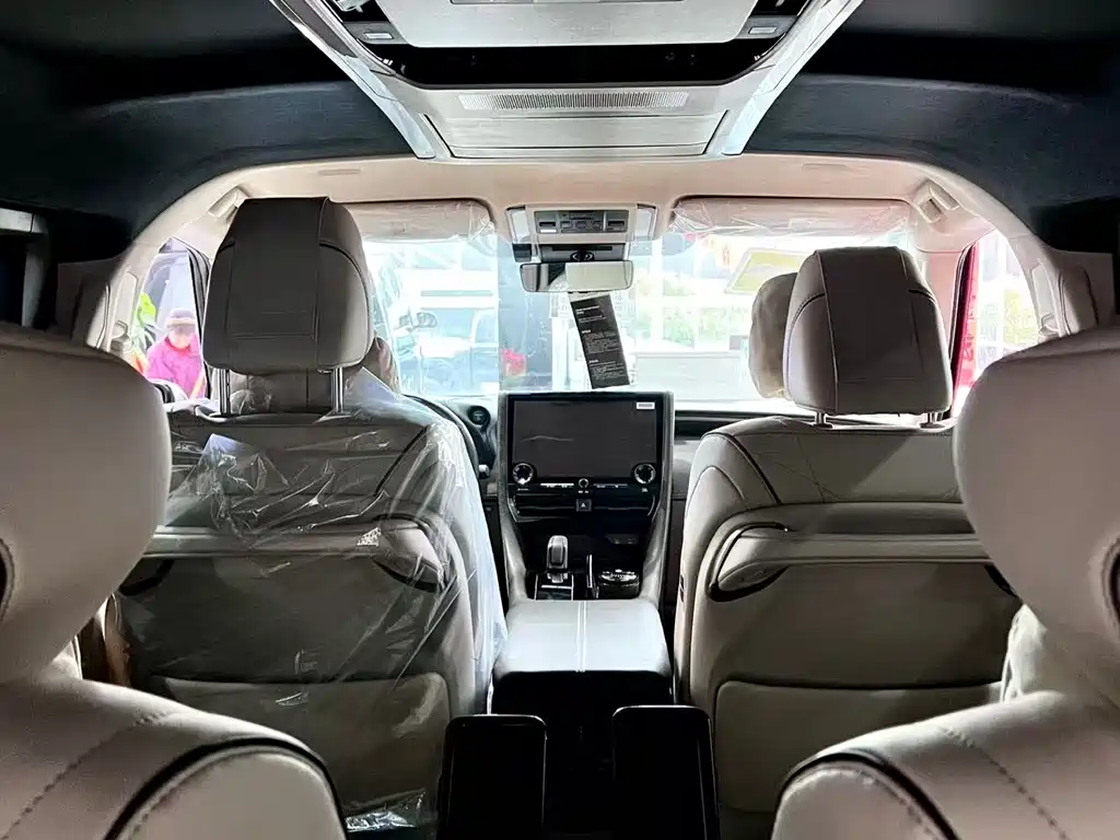 Toyota Vellfire — фото 8
