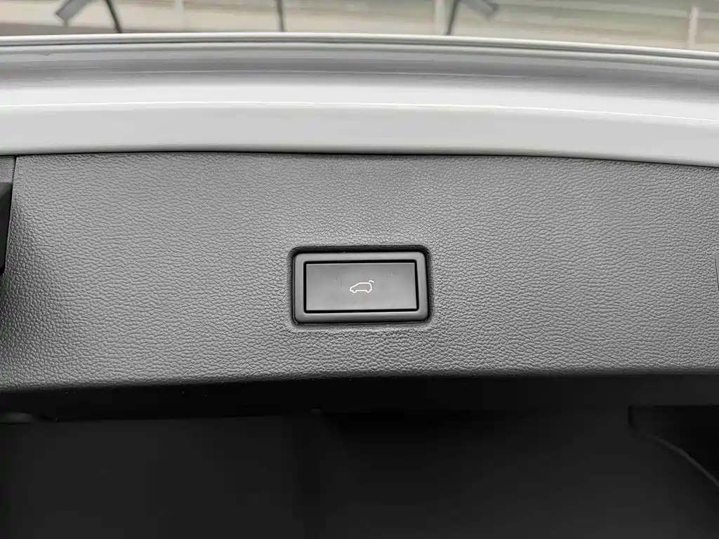 Volkswagen T-Roc 2023 — фото 19
