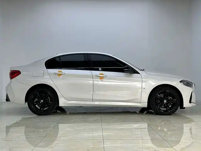 BMW 1 Series 2022 — фото 11