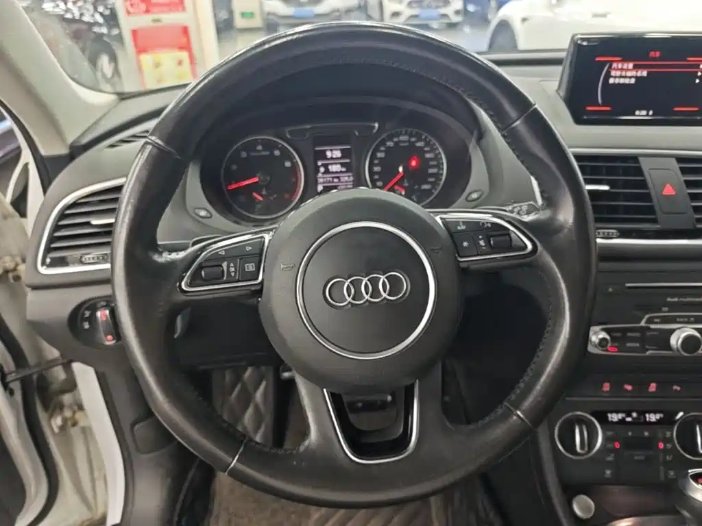 Audi Q3 2016 — фото 11