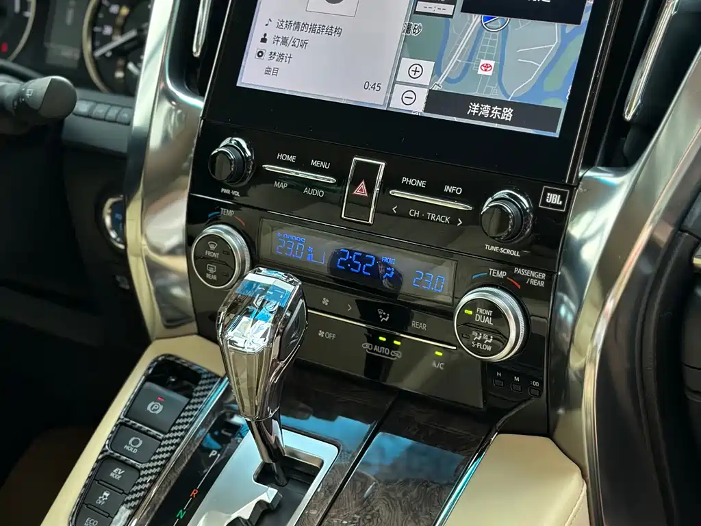 Toyota Vellfire 2022 — фото 16