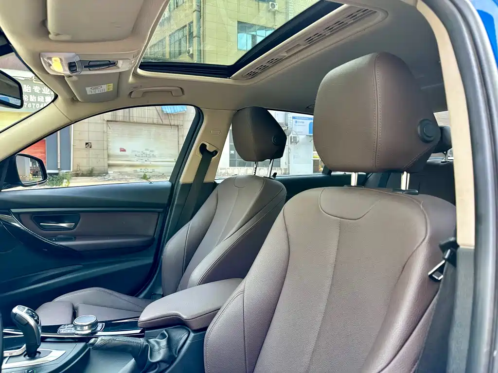 BMW 3 Series 2019 — фото 10