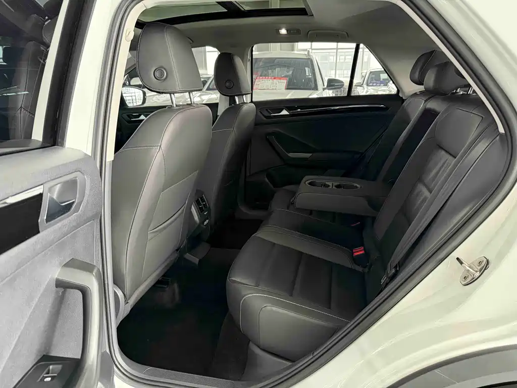 Volkswagen T-Roc 2023 — фото 15