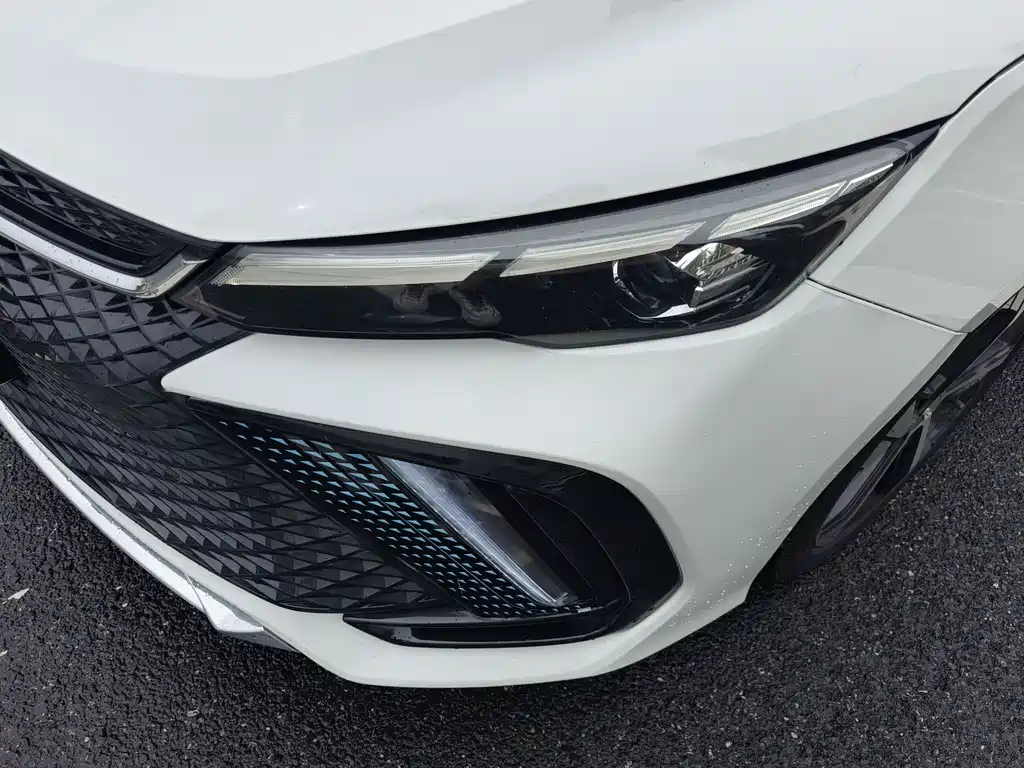 Geely Emgrand L 2022