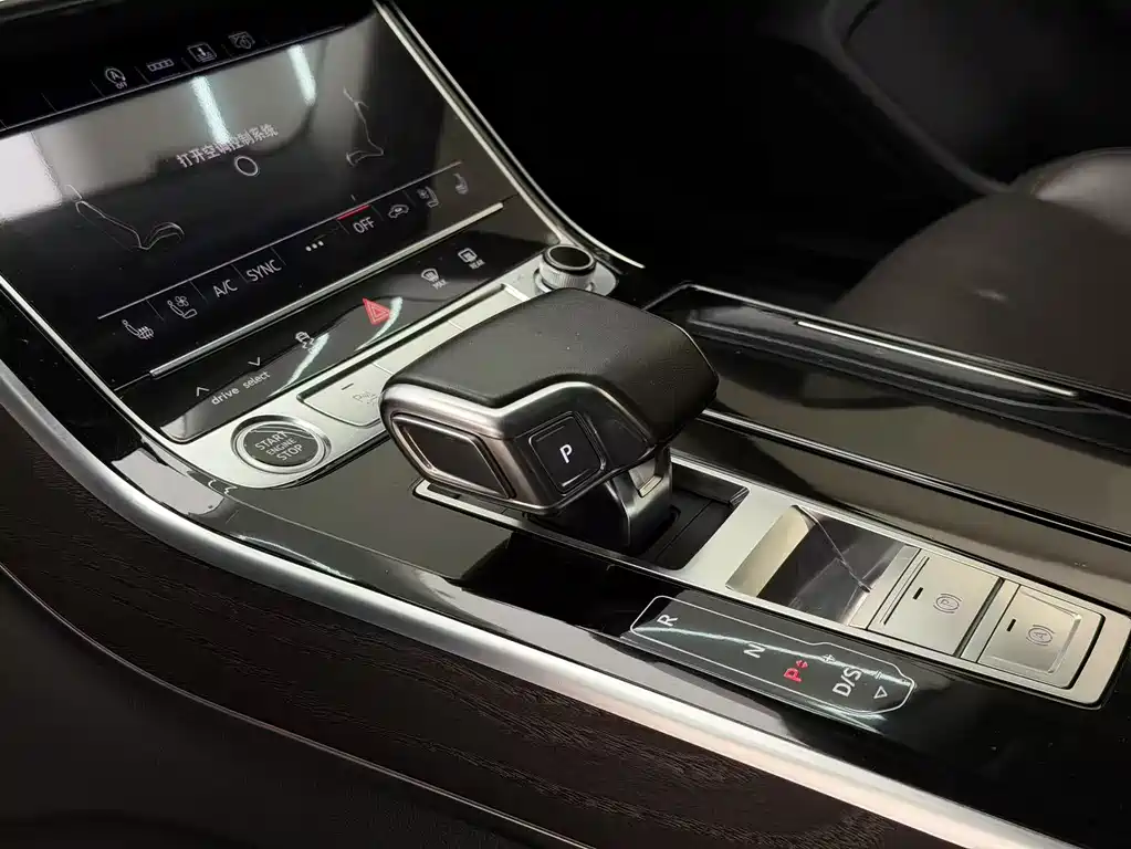 Audi A8 2022 — фото 13