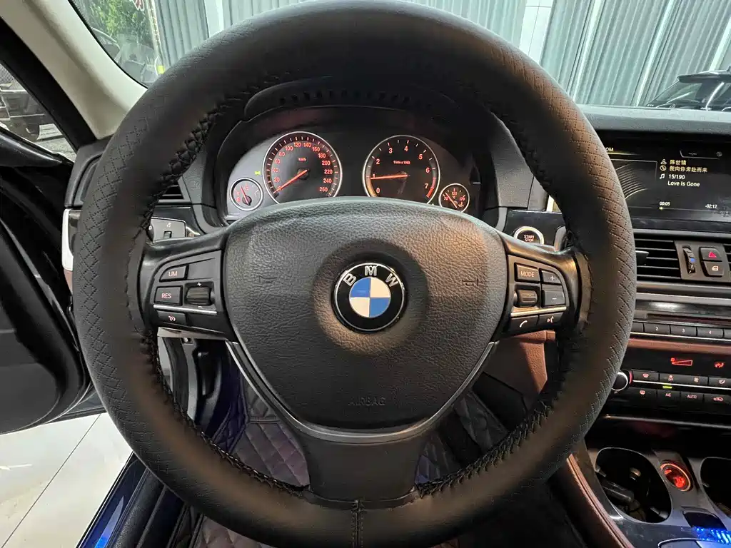 BMW 5 Series 2017 — фото 8