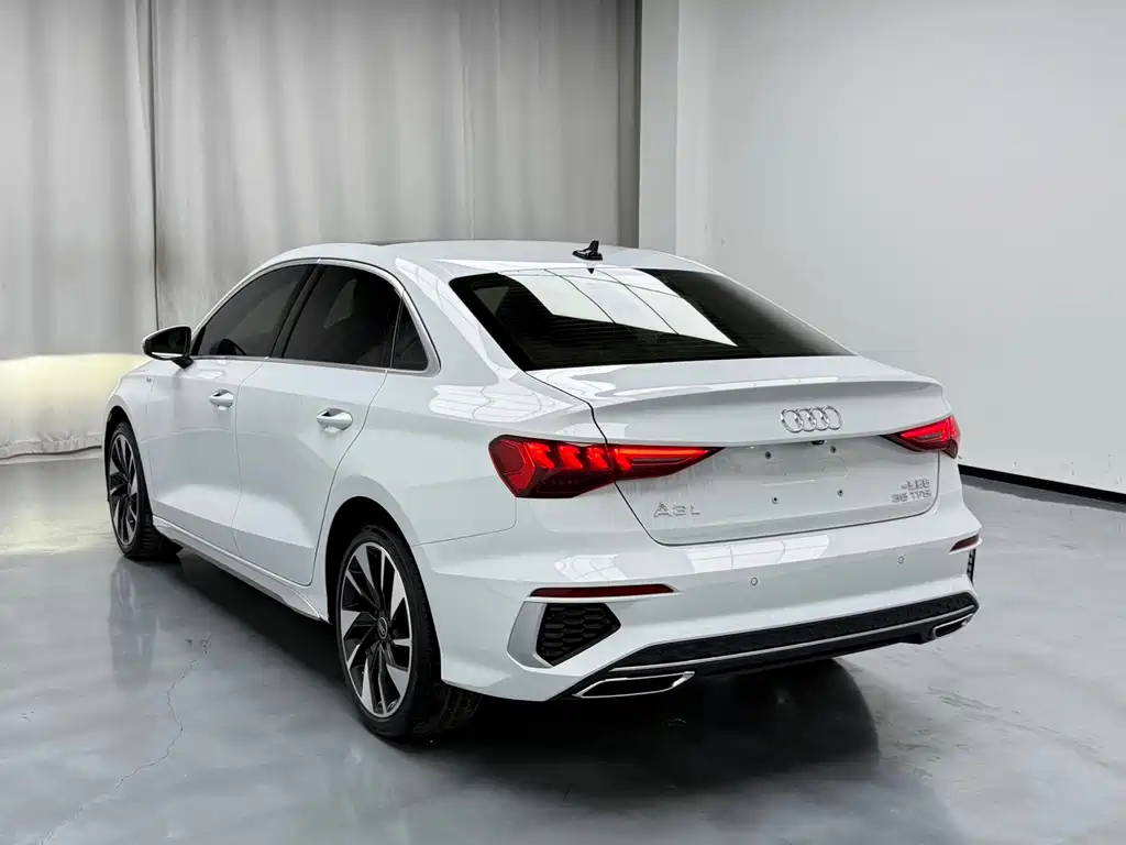 Audi A3 2023 — фото 14