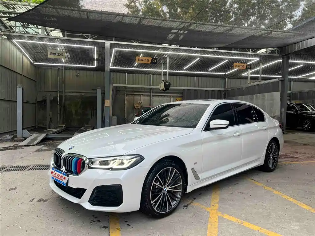 BMW 5 Series 2024 — фото 1