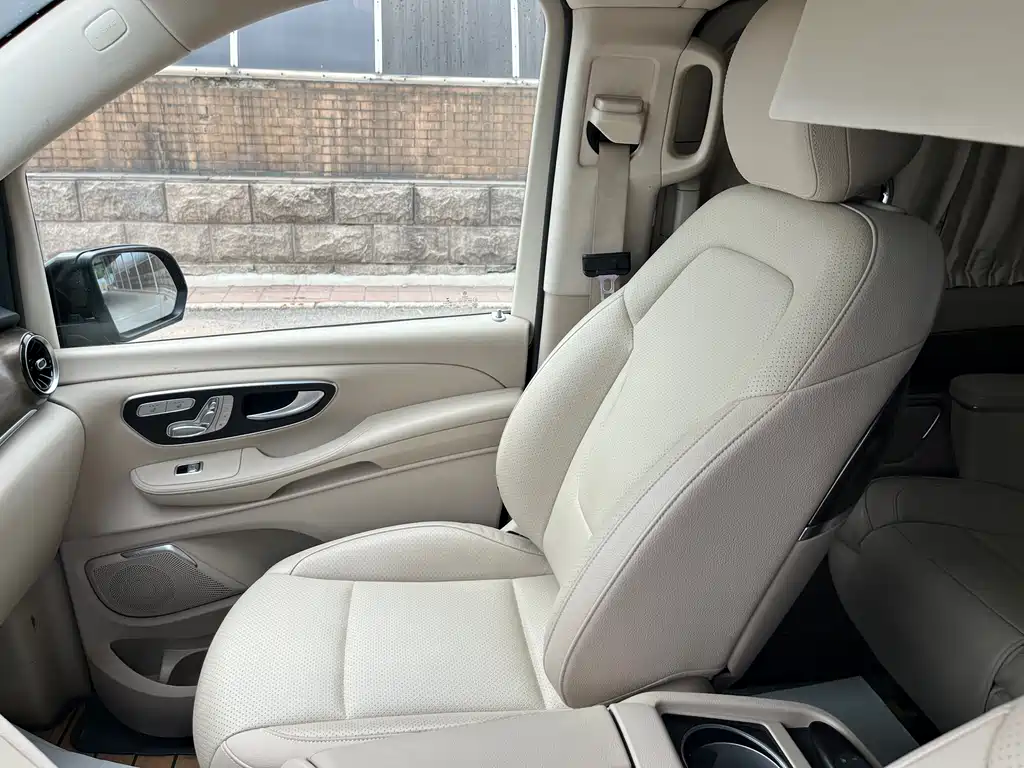 Mercedes-Benz V-Class 2020 — фото 11