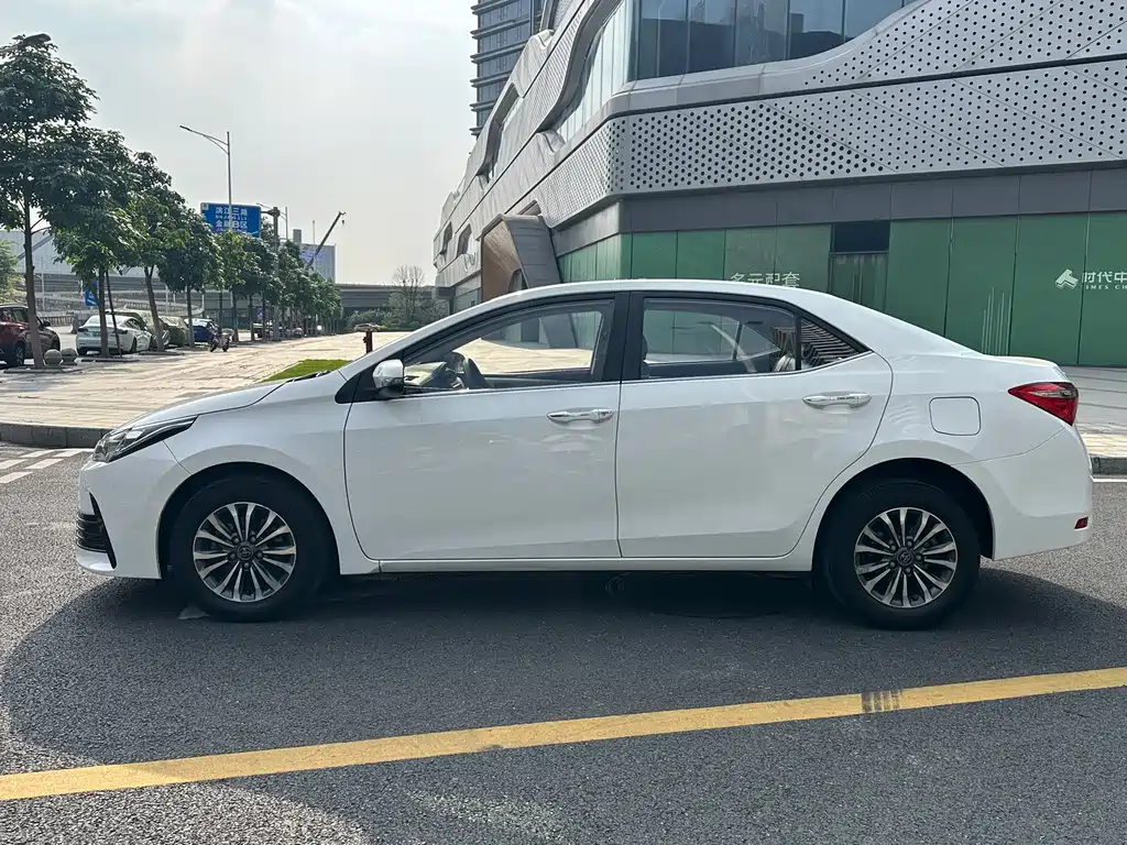 Toyota Corolla 2018 — фото 11