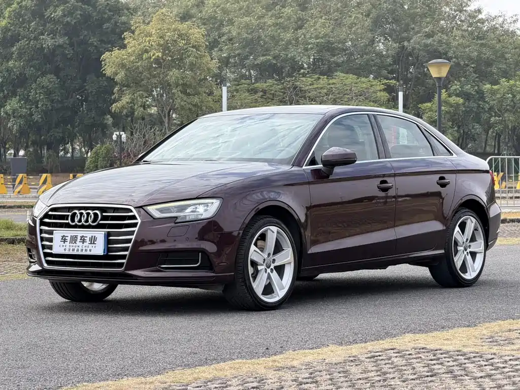 Audi A3 2018 — фото 1