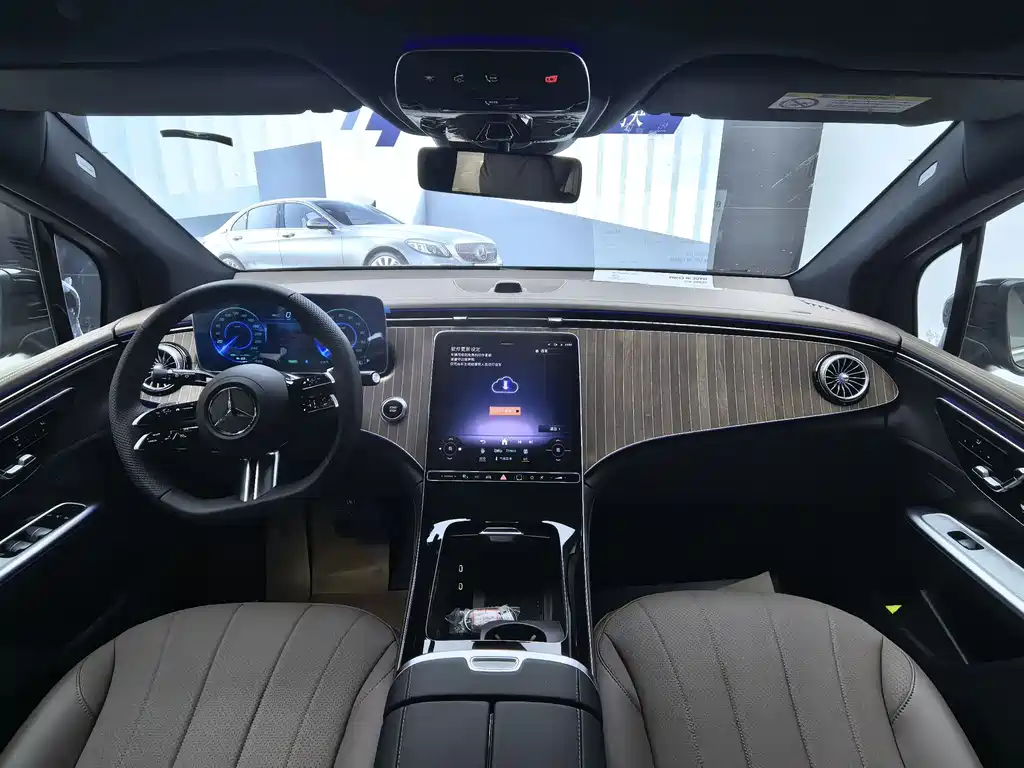 Mercedes-Benz EQE SUV 2025 — фото 14
