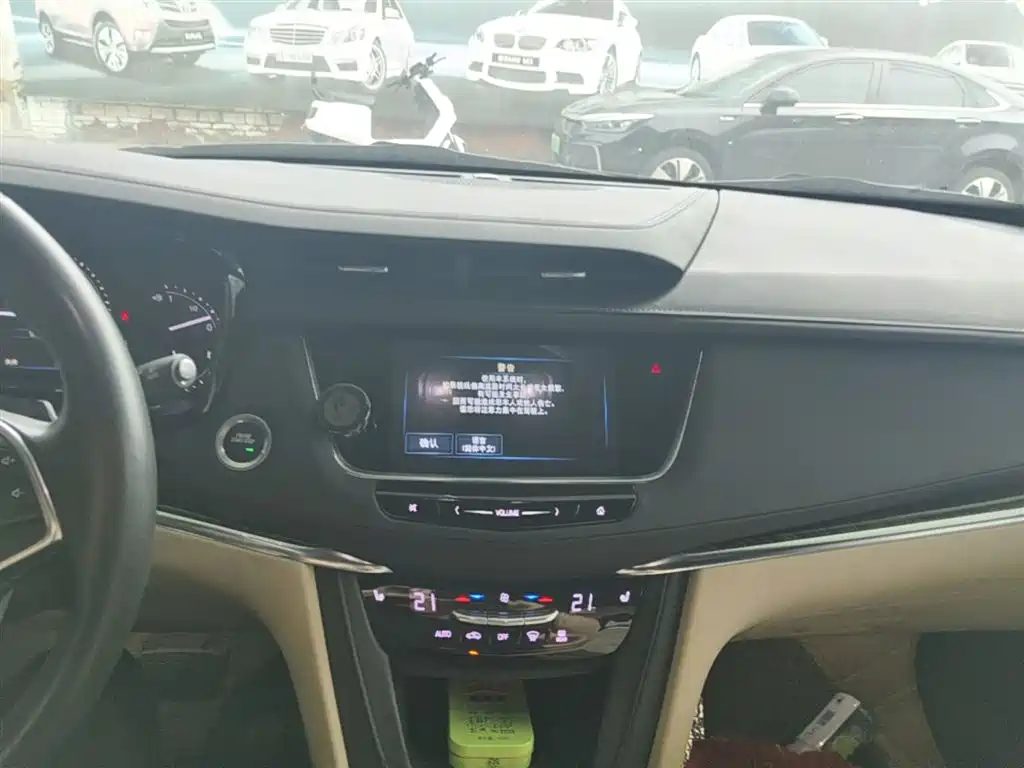 Cadillac XT5 2016 — фото 13