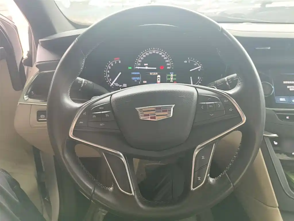 Cadillac XT5 2016 — фото 11