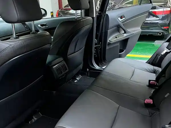 Toyota Reiz 2015