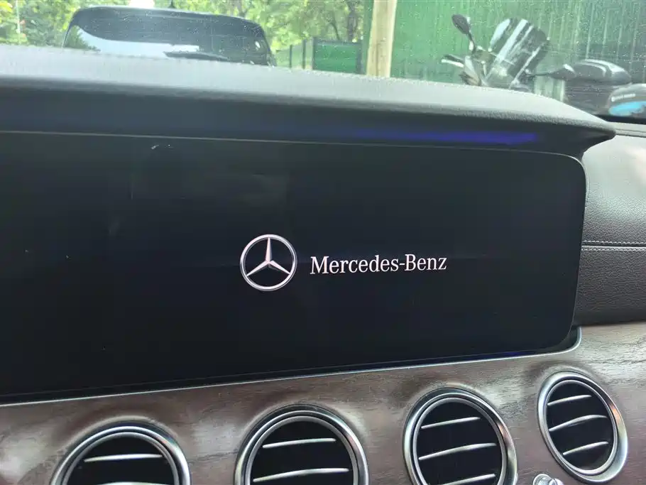 Mercedes-Benz E-Class 2017 — фото 13