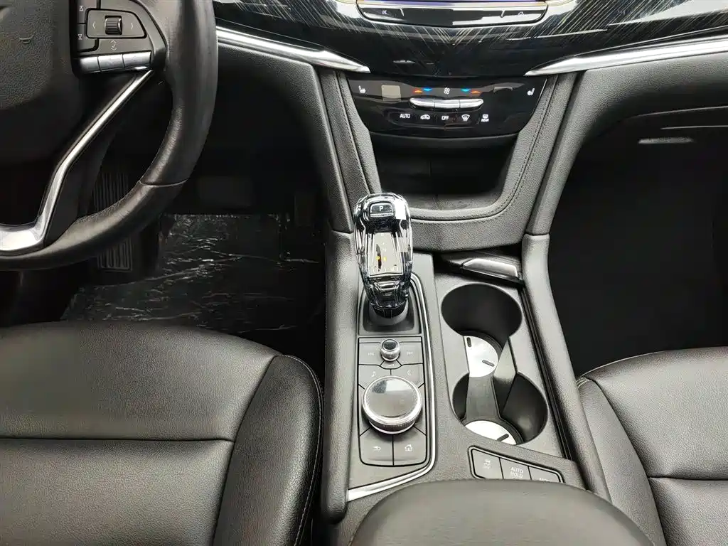 Cadillac XT6 2022 — фото 13